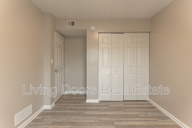 Building Photo - 4709 Gladstone St