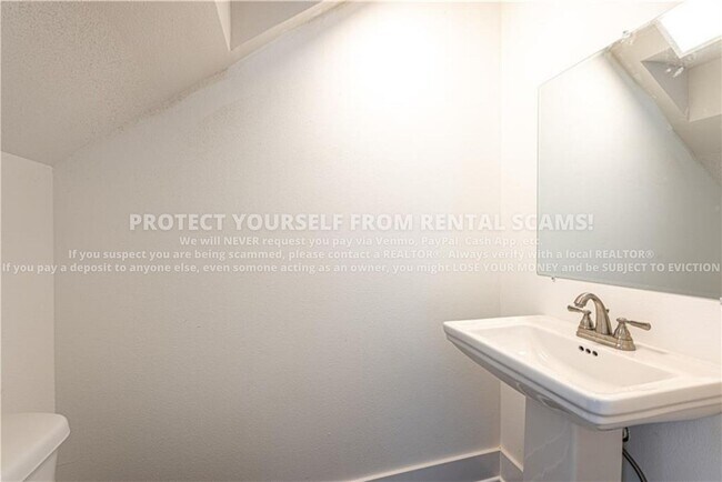 Building Photo - 1364 W Cleveland St