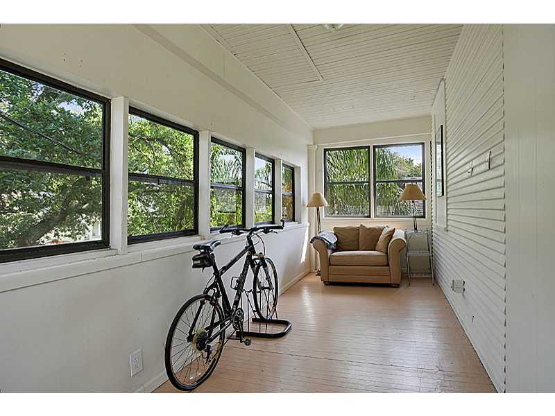Building Photo - 1527 Hillary St