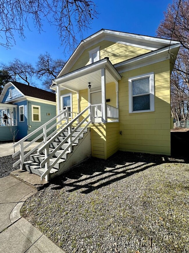 Building Photo - Reserve Now for June 2026! Great House in Downtown Chico