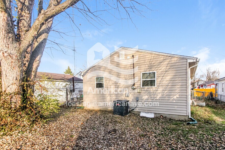 Building Photo - 2932 Lasalle St