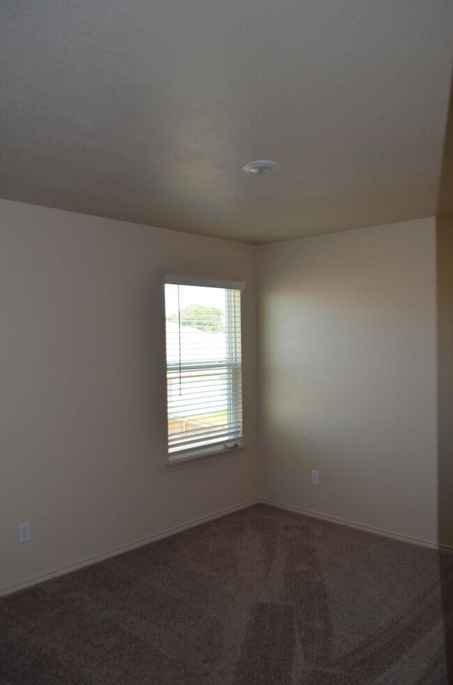 Building Photo - 1709 Montell St