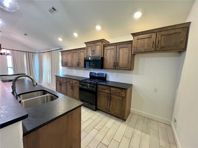 Building Photo - 1011 Sundance Ln