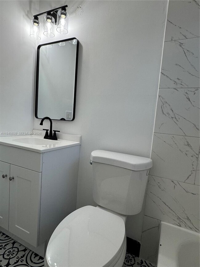 Building Photo - 212 NE 41st St