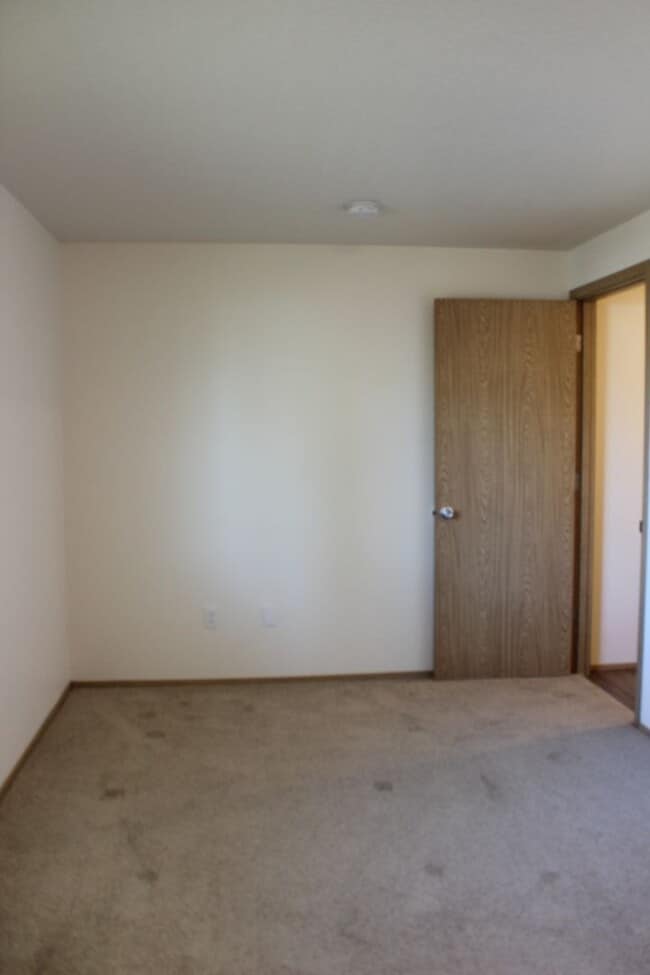 Building Photo - Recently updated 4 bedroom and 2 bath home...
