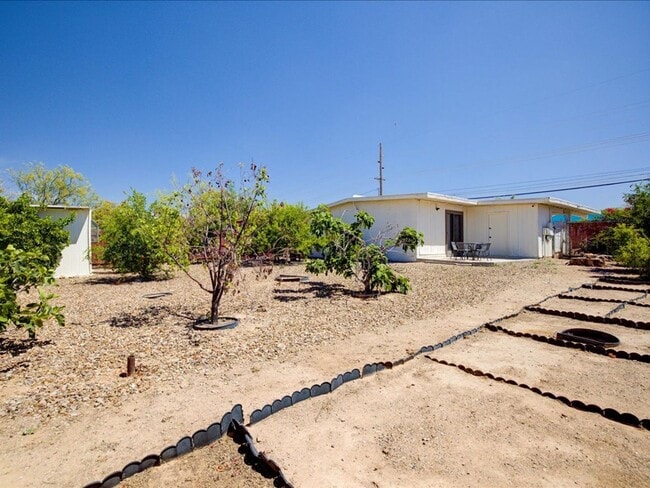 Building Photo - 3 Bedroom 2 Bathroom
