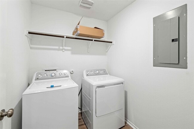 Building Photo - 416 Escondido Cir