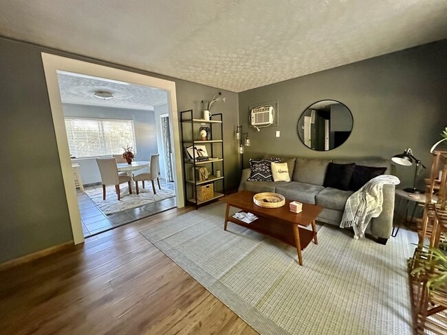 Building Photo - Three bedroom 1 1/2 bath ranch home