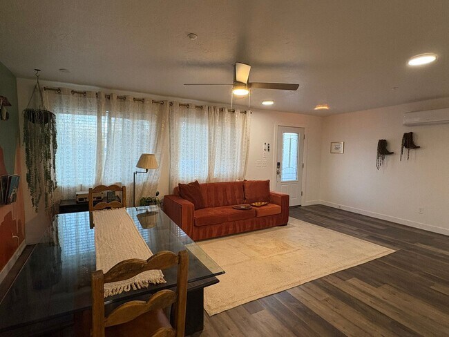 Building Photo - 380 Utah Ave