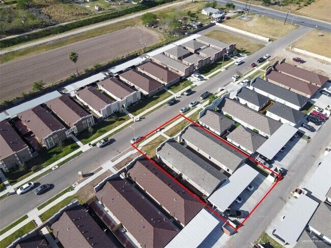 Building Photo - 2713 W Primrose Ave