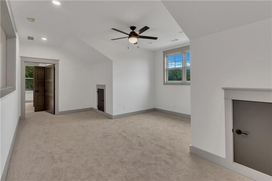 Building Photo - 54 Villa Rd