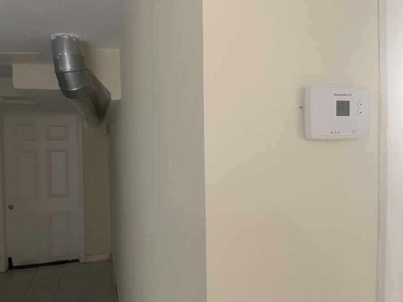 Building Photo - 1744 W Foster Ave