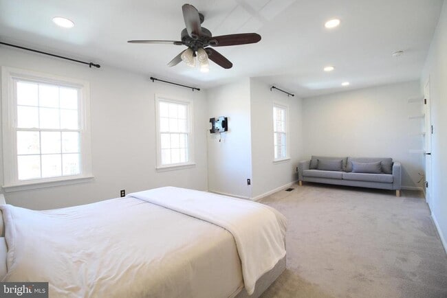 Building Photo - 3139 Stratford Ct