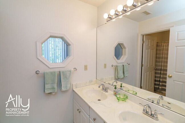 Building Photo - 2733 Southern Hills Ct