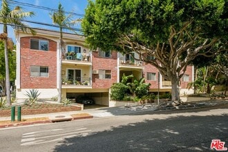 Building Photo - 2803 Arizona Ave