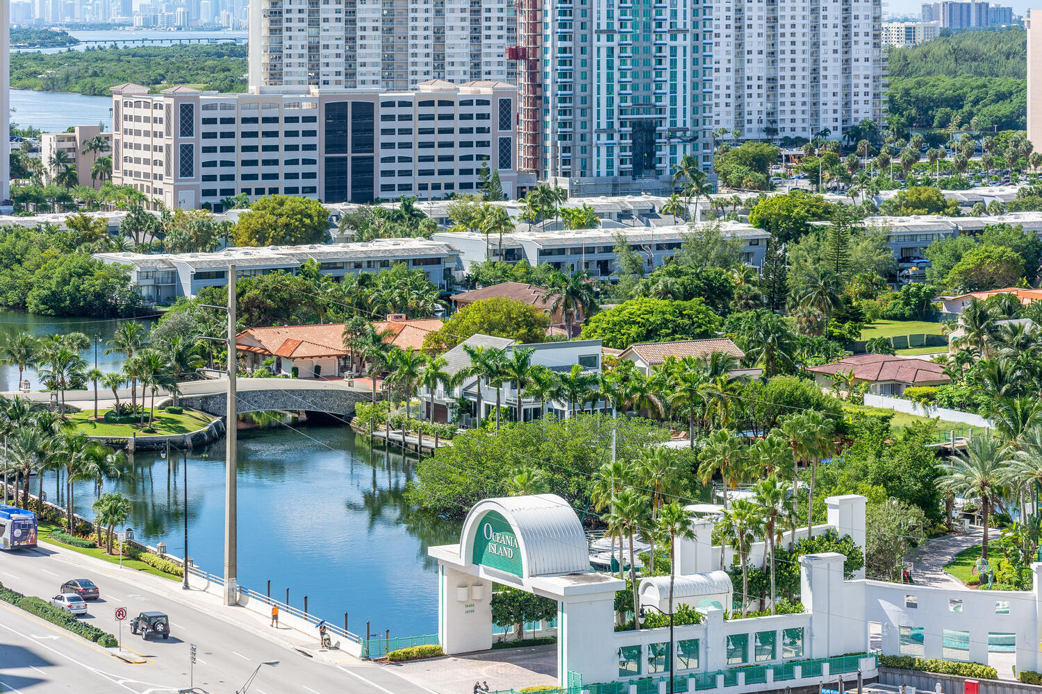 Building Photo - 16699 Collins Ave