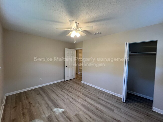 Building Photo - 303 Newcastle Dr