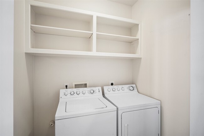 Building Photo - 2150 Bancroft Ln