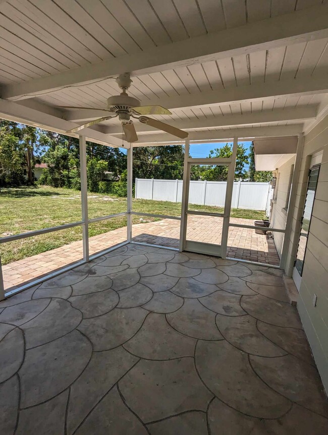 Back patio/ screened porch - 2502 Tulip St