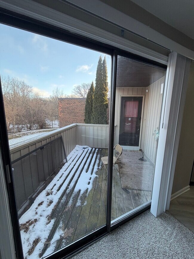 Building Photo - 1840 W Highland Ave