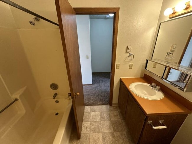 Building Photo - 2 bedroom in Billings MT 59101