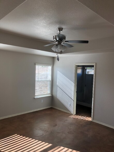 Building Photo - 201 Fawn Ridge Dr