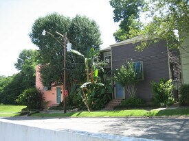Building Photo - 908 N 6th St