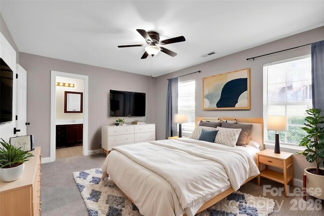 Building Photo - 163 Forest Ridge Rd