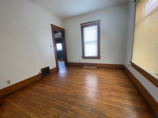 Building Photo - 2 Story two bedroom house $750 per month