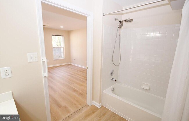 Building Photo - 7532 Coxton Ct