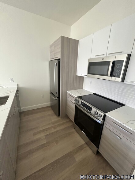 Building Photo - 1079 Commonwealth Ave