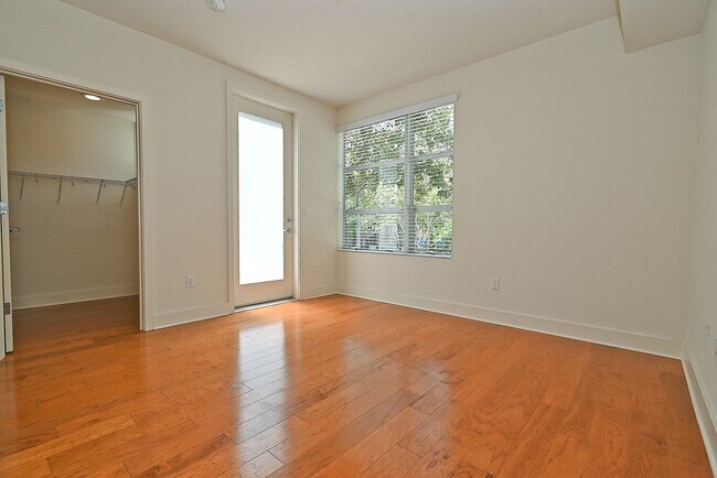 Building Photo - 1 E Julian St