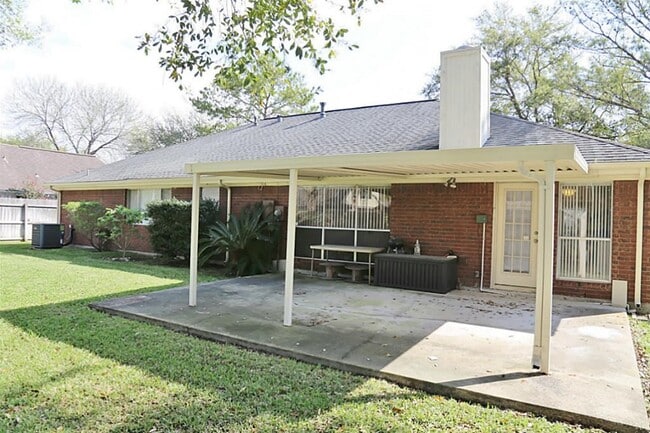 Building Photo - 2323 Manorwood St