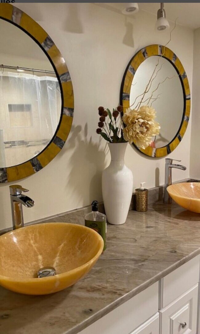 Building Photo - 1166 6th Ave