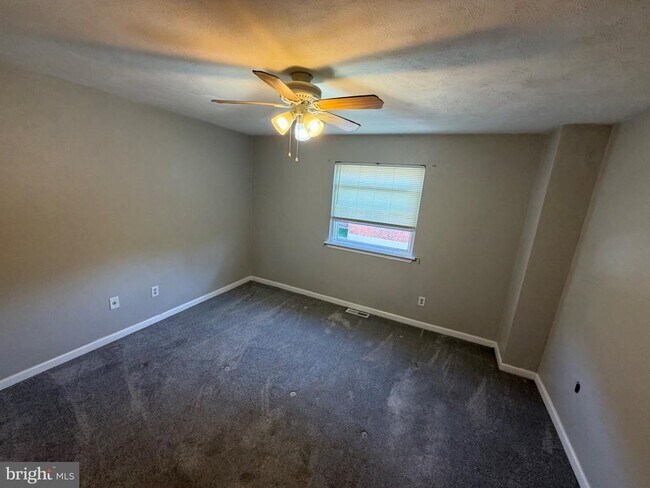 Building Photo - 32 Dora Dr