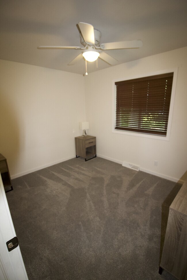 Building Photo - 2812 Stonebridge Dr