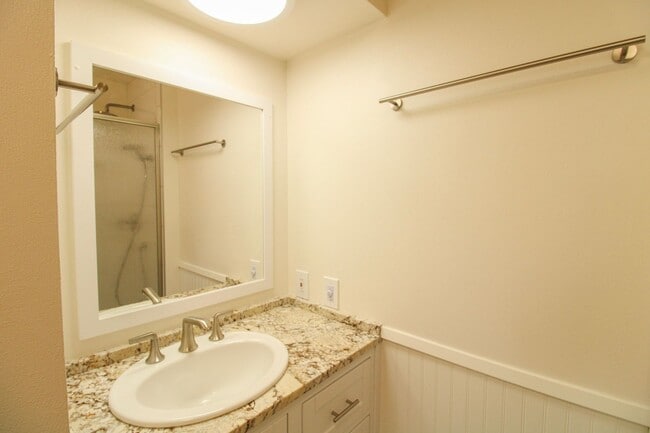 Building Photo - 2067-2071 Story St