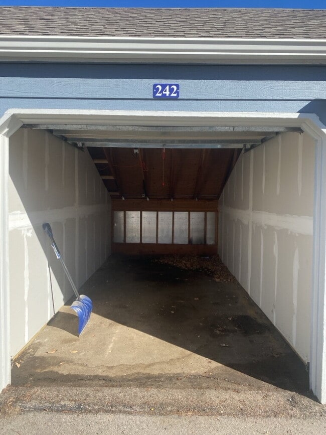 Building Photo - "Charming 1-Bedroom Condo with Cozy Fireplace and Garage in Prime Denver Location!"  Available Now!