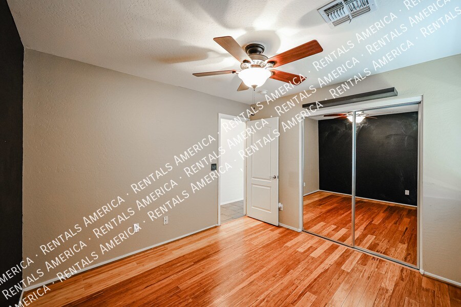 Building Photo - 25849 W Satellite Ln