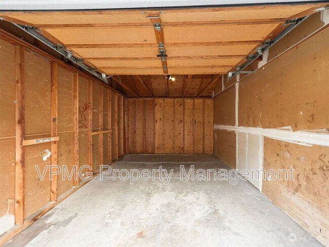 Building Photo - 5415 NE 34th St