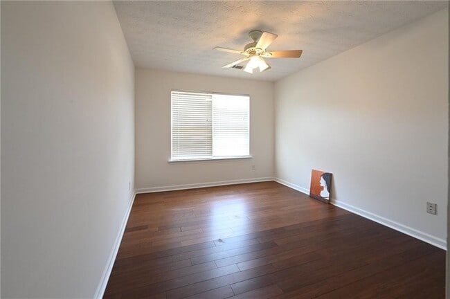 Building Photo - 3998 Oak Crossing Dr NE