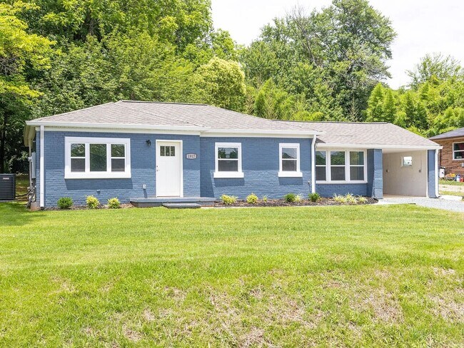 Building Photo - 2 Bedrooms • 2 Full Bathrooms • ~1,254?sq?ft • ~0.34-acre lot