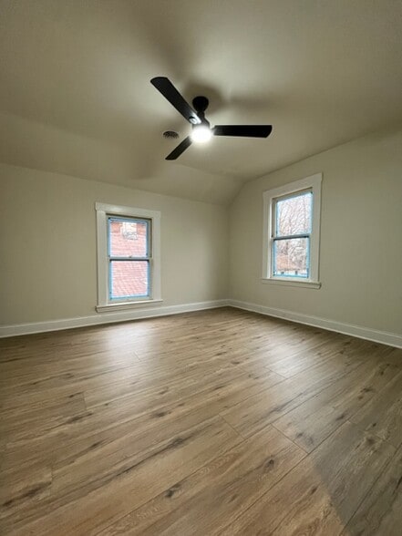 Master Bed - 1380 E 43rd St