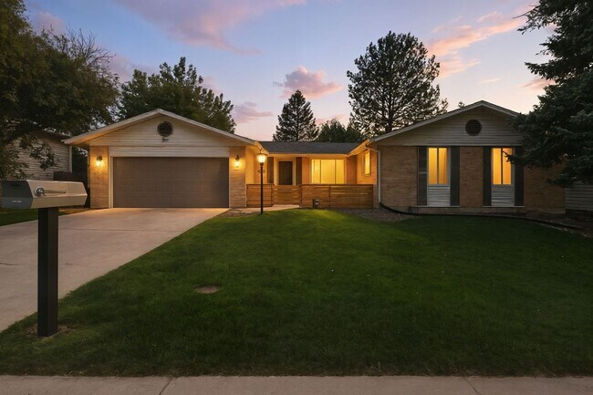 Building Photo - All you want in a home! 5 bed 3 bath ranch...