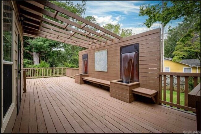 Building Photo - 32 Lenon Dr