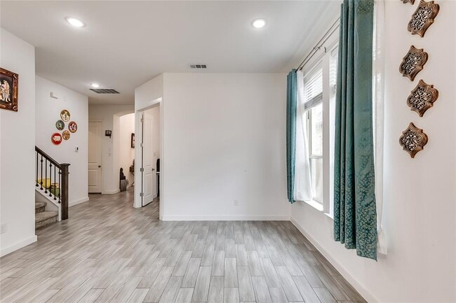 Building Photo - 833 Whitetail Dr