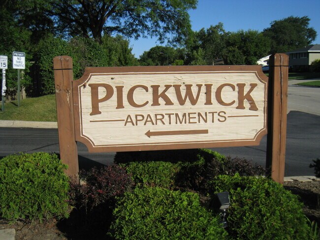Building Photo - 187 Pickwick Dr