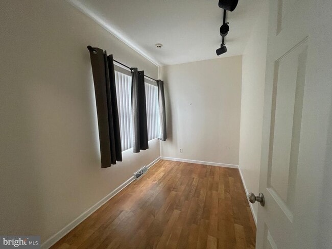 Building Photo - 4124 Lincoln Way E