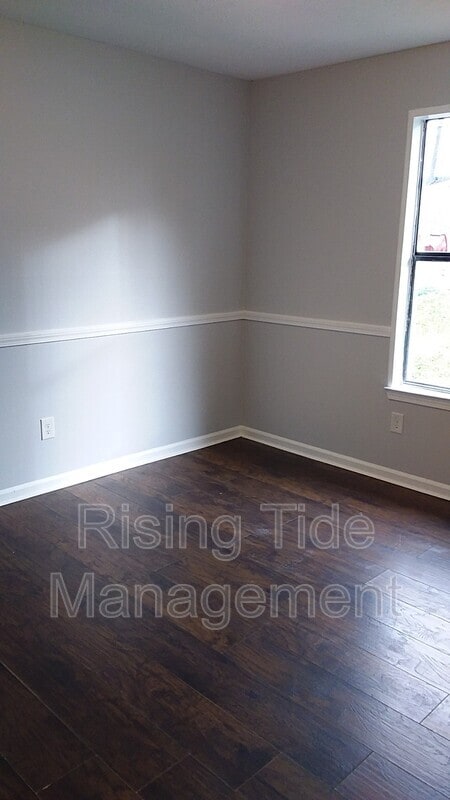 Building Photo - 3130 Sleepy Hollow Dr
