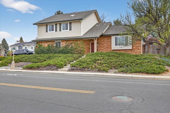 Building Photo - 4BR/4BA Updated Home with Finished Basement Suite & Landscaped Yard